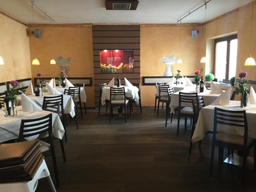 库里斯公寓酒店 金茨堡 外观 照片